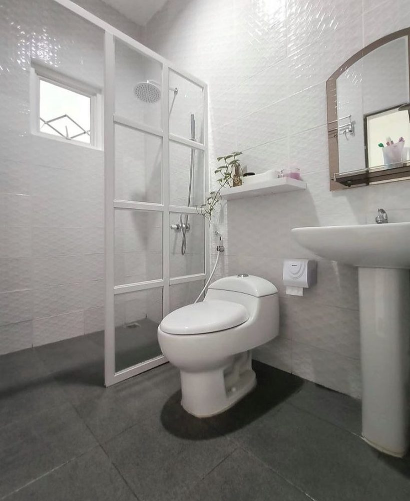 Slide of The Ridge Plumbing Company