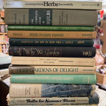 Chase’s Pre-read Books - Used, Vintage & Consignment Near Me - Belfast, Maine