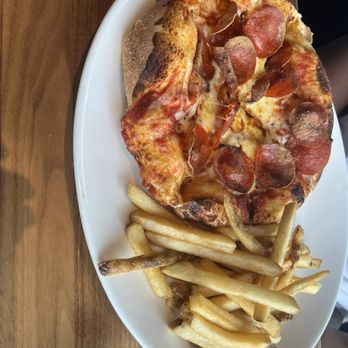 Yard House - Kids pizza with fries - Vegetarian Near Me - Gaithersburg, Maryland