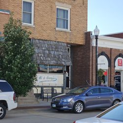Al & Gerry's Tap - Exterior as of May 2024, cute lile place hidden in there.