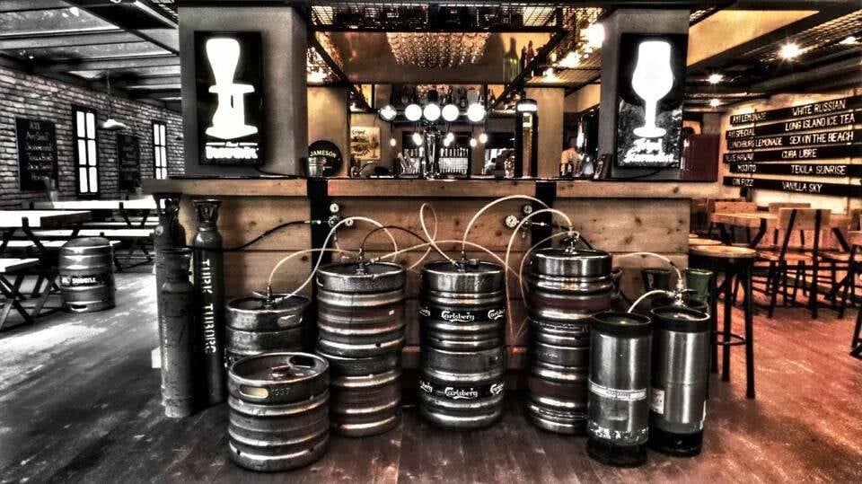 AYI Pub Cadde