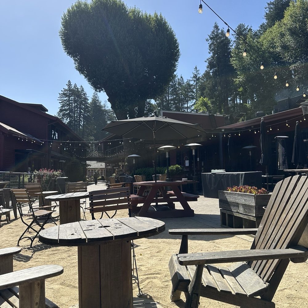 Flour Craft Bakery - Outdoor seating area - Bakeries Near Me - Mill Valley, California