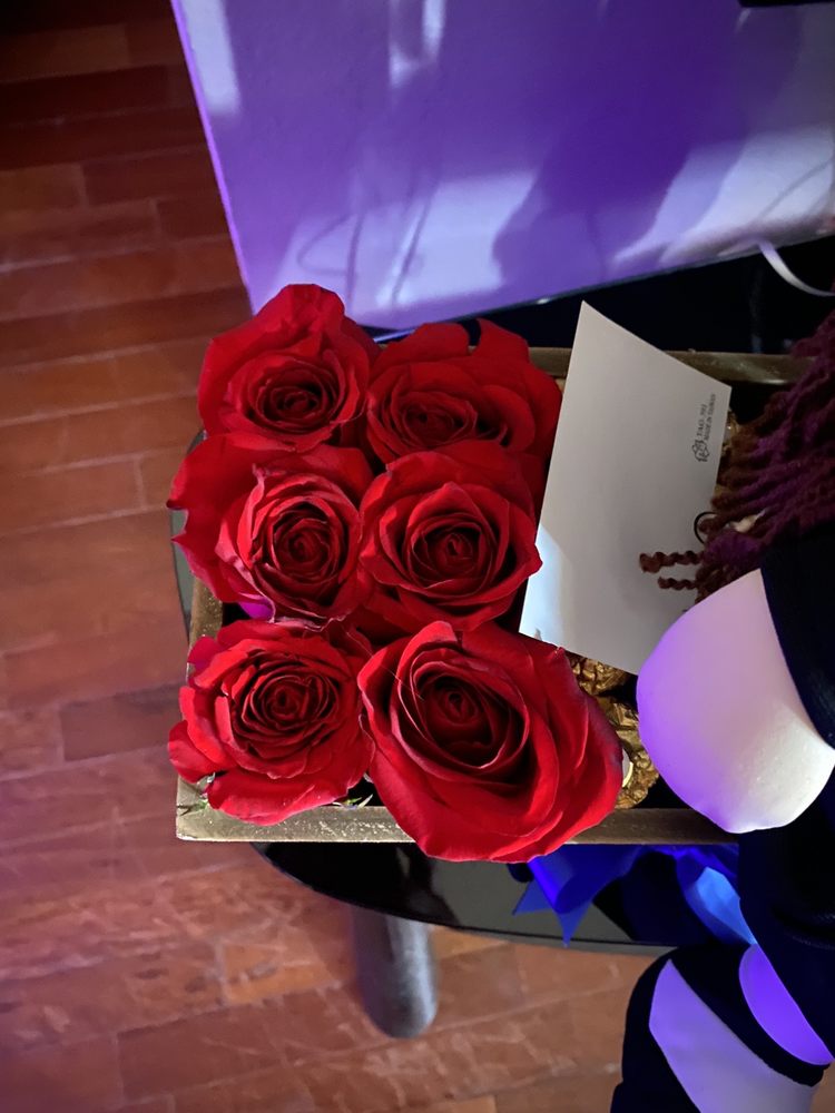 ALOHA FLOWERS & SNACKS Updated September 2024 800 N Zaragoza Rd, El