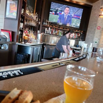 Barrel House Kitchen & Bar - Craft beers - Pizza Near Me - Mason, Ohio Barrel House Kitchen & Bar - Craft beers - Pizza Near Me - Mason, Ohio