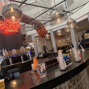 Cidercade Austin - Indoor bar area - Pizza Near Me - Austin, Texas