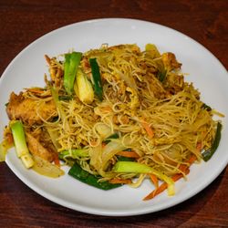 China Island Asian Grill - Singapore Rice Noodles W/ Chicken