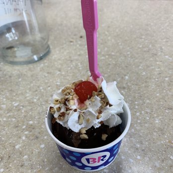Baskin-Robbins - One Scoop Sundae - Ice Cream & Frozen Yogurt Near Me - Waipahu, Hawaii