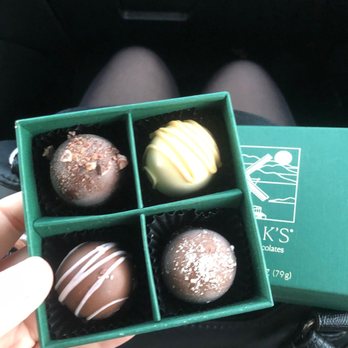 Anaba Wines - Birthday chocolates (gifted) - Wine Tasting Room Near Me - Sonoma, California