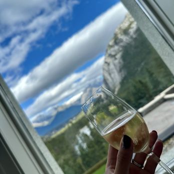 Rundle Bar - Lounges Near Me - Banff, Alberta Rundle Bar - Lounges Near Me - Banff, Alberta