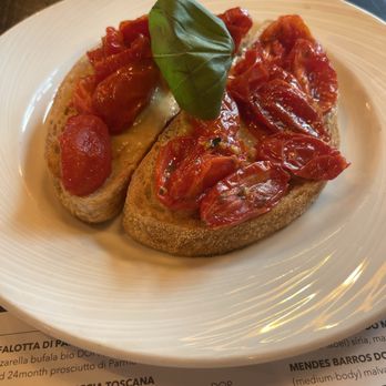 Valdo Gatti - Bruschetta Di Sourdough Bio - Pizza Near Me - Lisbon, 11 Valdo Gatti - Bruschetta Di Sourdough Bio - Pizza Near Me - Lisbon, 11