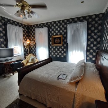 Everitt House - Bed & Breakfast Near Me - Hackettstown, New Jersey