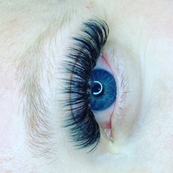 Effortless Beauty - Volume lashes by Raquel