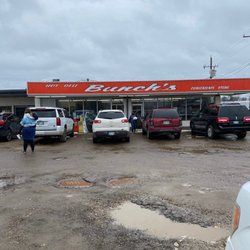 Bunch's Thrifty Mart - Out front