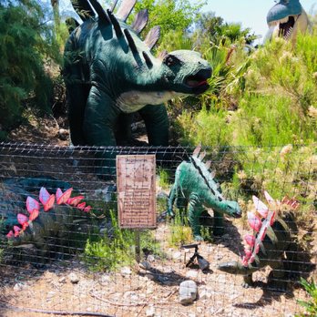 Cabazon Dinosaurs - Plastic display dinosaurs - Museums Near Me - Cabazon, California