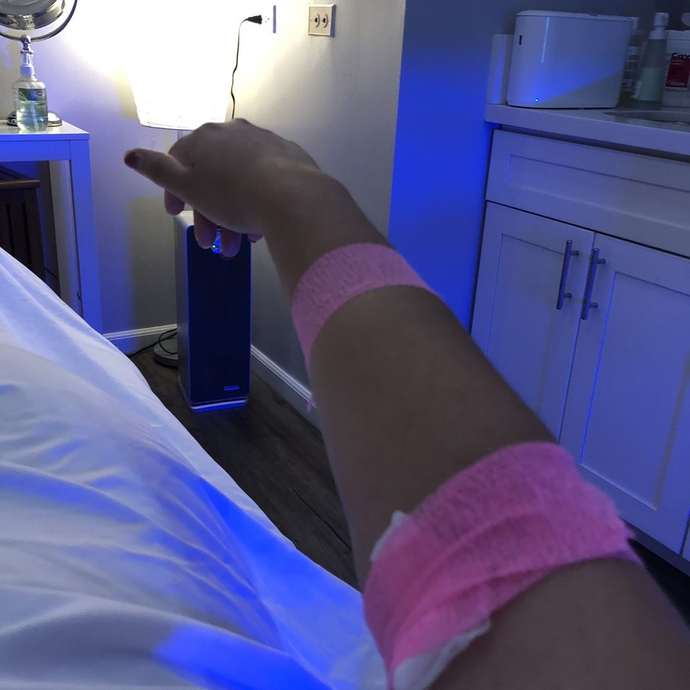 Honolulu MedSpa - I didn't know I was bleeding so much because my eyes were covered. She had to bandage my right side. - Skin Care Near Me - Honolulu, Hawaii Honolulu MedSpa - I didn't know I was bleeding so much because my eyes were covered. She had to bandage my right side. - Skin Care Near Me - Honolulu, Hawaii