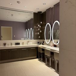 The Spa at the Four Seasons - Women's locker area
