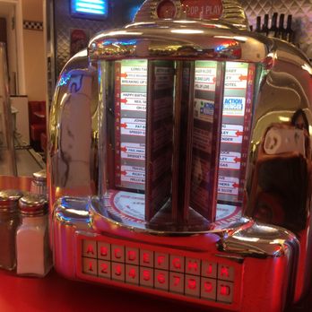 Ed's Easy Diner - Cute little jukeboxes - American Near Me - London, XGL