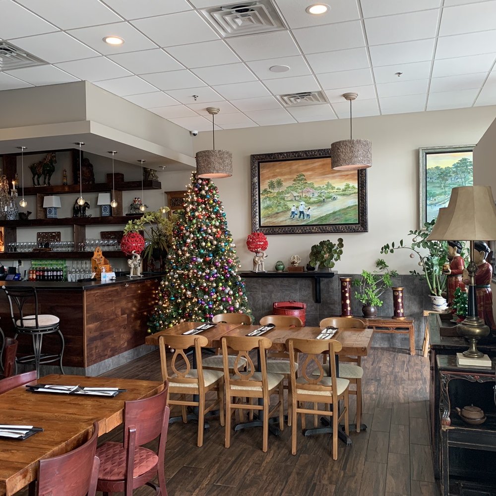 Bep Viet Restaurant - Holiday decor - Vietnamese Near Me - Falls Church, Virginia