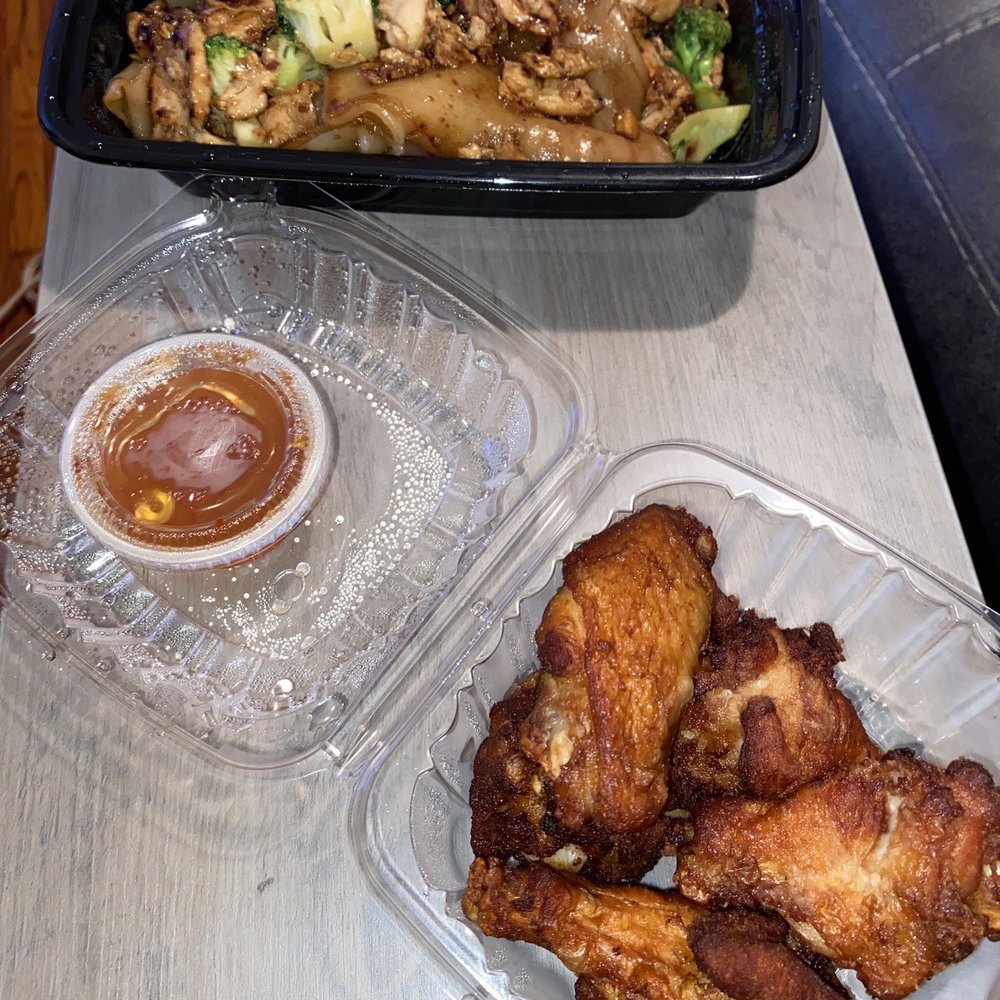 Pad See Ew with Chicken & Thai Wings Pad See Ew with Chicken & Thai Wings