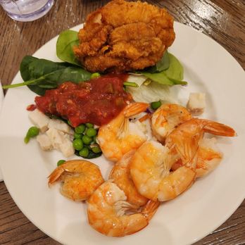 Hershey Farm Resort - salad, shrimp, and fried chicken - Hotels Near Me - Ronks, Pennsylvania