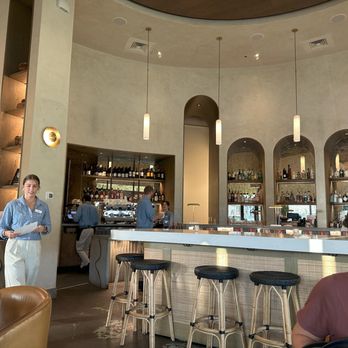 et al. - inside - Breakfast & Brunch Near Me - Honolulu, Hawaii