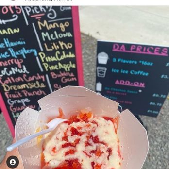 CoMechee Iceshave - a hand holding a piece of pizza - Hot Dogs Near Me - Hilo, Hawaii CoMechee Iceshave - a hand holding a piece of pizza - Hot Dogs Near Me - Hilo, Hawaii