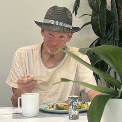 Valley Village Senior Living - Dinner time!!!