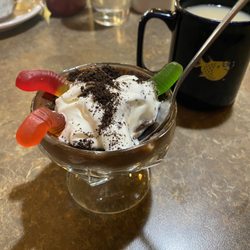 Joey's Seafood Restaurants - dirt dessert