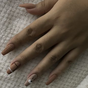 Dollish Polish Nail Studio - Teddy Bear Nails! - Nail Salons Near Me - Rialto, California