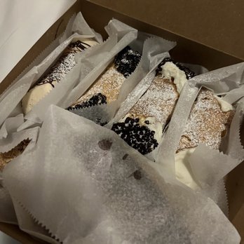 Mike's Pastry - Cannolis - Bakeries Near Me - Boston, Massachusetts Mike's Pastry - Cannolis - Bakeries Near Me - Boston, Massachusetts