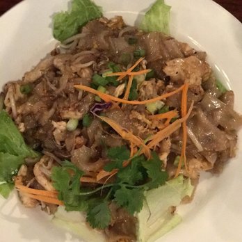 Tana Thai - Kua Gai noodles with chicken 4/5 - Thai Near Me - Bronx, New York Tana Thai - Kua Gai noodles with chicken 4/5 - Thai Near Me - Bronx, New York