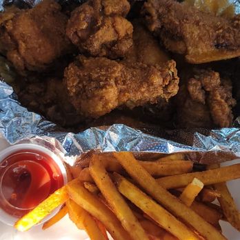 Brewskies Pub & Eatery - Mild wings with seasoned fries - Pizza Near Me - Indianapolis, Indiana Brewskies Pub & Eatery - Mild wings with seasoned fries - Pizza Near Me - Indianapolis, Indiana