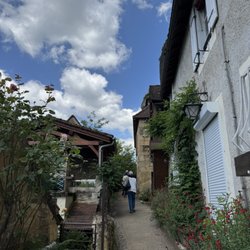 Les Eyzies-de-Tayac-Sireuil - The village street.