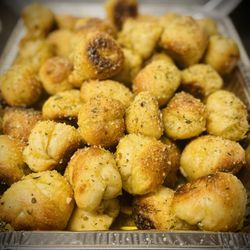 Pizzaioli Italian Cuisine - Garlic knots