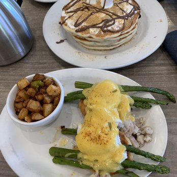 Hash Kitchen - Lobster Prosciutto Benedict & s'mores pancakes - Breakfast & Brunch Near Me - Scottsdale, Arizona
