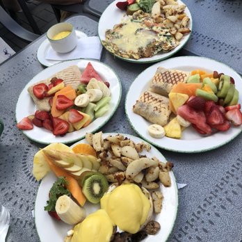 Cora's Breakfast and Lunch - Breakfast & Brunch Near Me - Kamloops, British Columbia