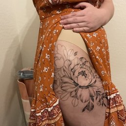 Leg tattoo thanks to Sophia, about 70% done!