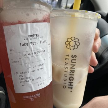 Sunright Tea Studio - U District - Peach oolong milk tea and strawberry jasmine tea with tea jelly - Bubble Tea Near Me - Seattle, Washington