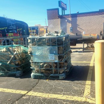 402 BBQ - Real BBQ places have wood piles and several cookers. - Barbeque Near Me - Omaha, Nebraska 402 BBQ - Real BBQ places have wood piles and several cookers. - Barbeque Near Me - Omaha, Nebraska