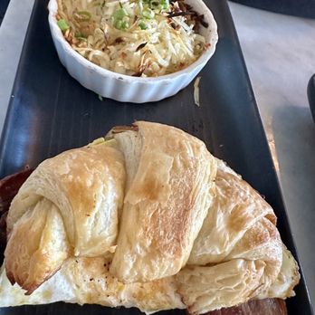 The Cottage - Breakfast sandwich and shredded hash brown - Cocktail Bars Near Me - Bothell, Washington