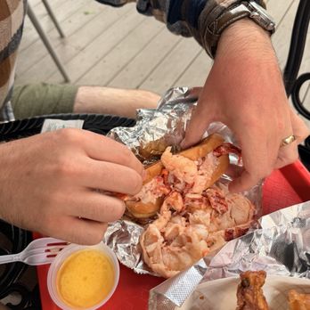 Red's Eats - Classic lobster roll, small order of fried zucchini - Seafood Near Me - Wiscasset, Maine
