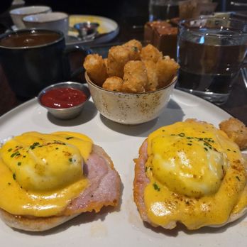 SOCO Kitchen + Bar - Bars Near Me - Toronto, Ontario