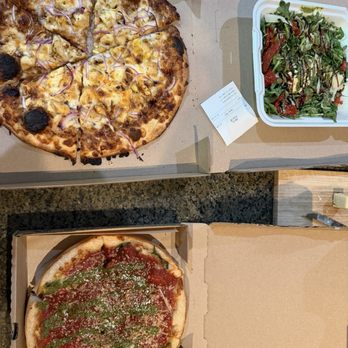 Rotolos Craft & Crust - Windy city, bbq chicken, burrata salad - Beer Bar Near Me - Lakeland, Tennessee Rotolos Craft & Crust - Windy city, bbq chicken, burrata salad - Beer Bar Near Me - Lakeland, Tennessee