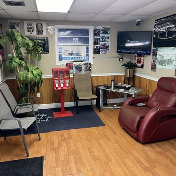 On The Spot Auto Detailing - Comfortable waiting room. - Auto Detailing Near Me - Metairie, Louisiana