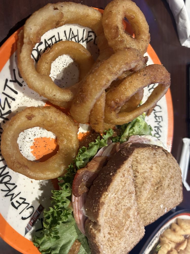 GILLUM’S SPORTS LOUNGE Updated November 2024 38 Photos & 83 Reviews