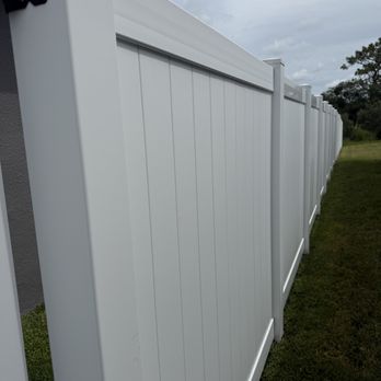 Johnson's Hydro Clean - Fresh and renewed Vinyl fence restored to bright and spotless after a deep pressure wash - Pressure Washers Near Me Johnson's Hydro Clean - Fresh and renewed Vinyl fence restored to bright and spotless after a deep pressure wash - Pressure Washers Near Me