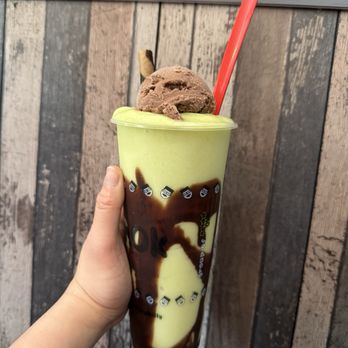 D'jakarta Cafe - Avocado Smoothie - Indonesian Near Me - Philadelphia, Pennsylvania