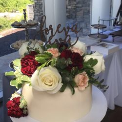 The Sugar Shoppe - Cute little cutting cake