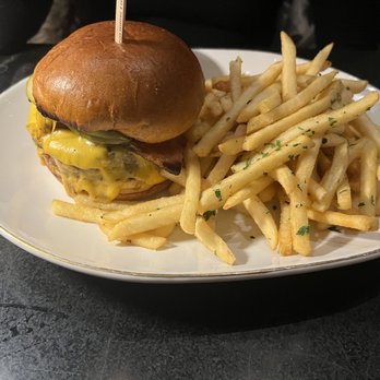 Francois Frankie - Le Cheeseburger Royale - French Near Me - Chicago, Illinois Francois Frankie - Le Cheeseburger Royale - French Near Me - Chicago, Illinois