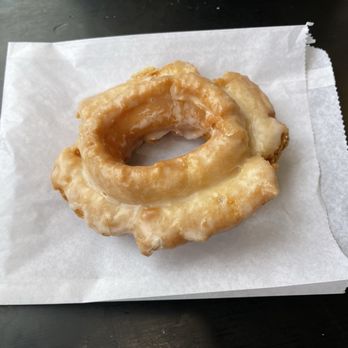 Kettle Glazed Doughnuts - Buttermilk Vanilla (5.10.26) - Donuts Near Me - Hollywood, California